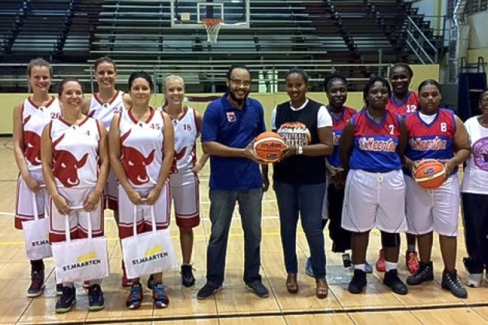 Dames 2 wint vriendschappelijke wedstrijd tegen Sint Maarten