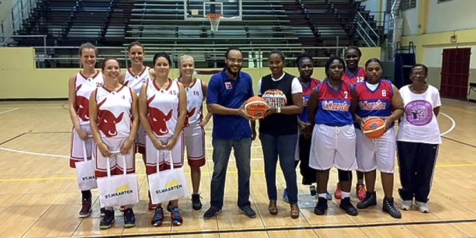 Dames 2 wint vriendschappelijke wedstrijd tegen Sint Maarten